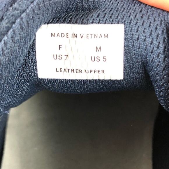 New EVERLANE The Trainer Leather Sneaker in Navy Women's Size 7 - Picture 8 of 9